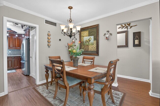 Building Photo - 6 Garden St