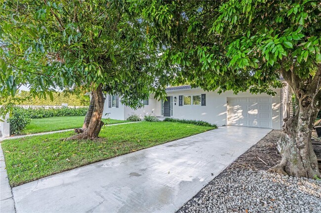 Building Photo - 6700 SW 49th Terrace