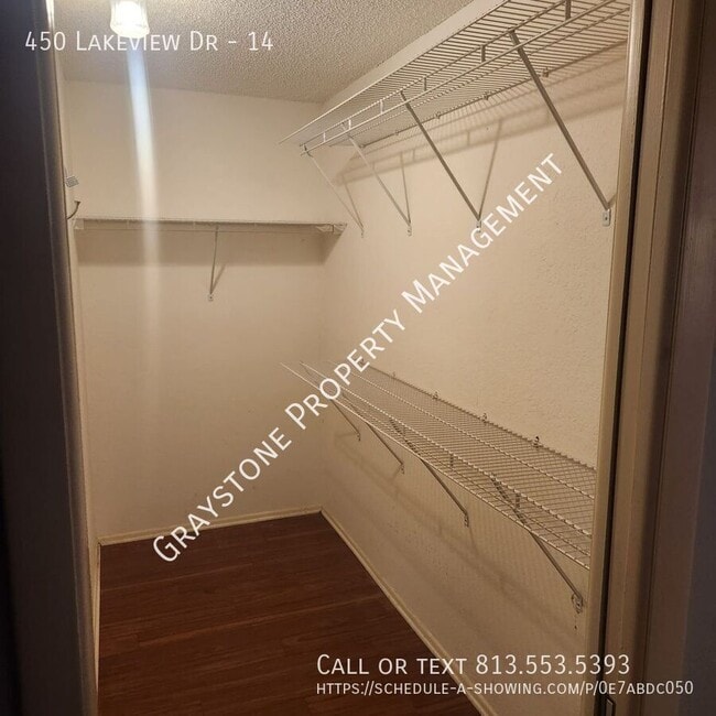 Building Photo - 450 Lakeview Dr