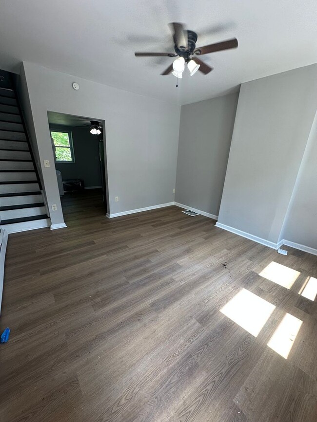 Building Photo - 2 Bed, 1 Bath Townhome