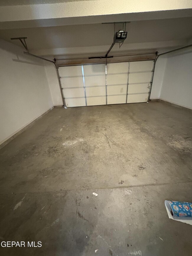 Building Photo - 12625 Tierra Tigre Ave