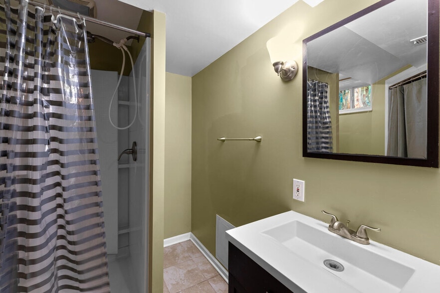 Building Photo - 1008 Hobbs Dr