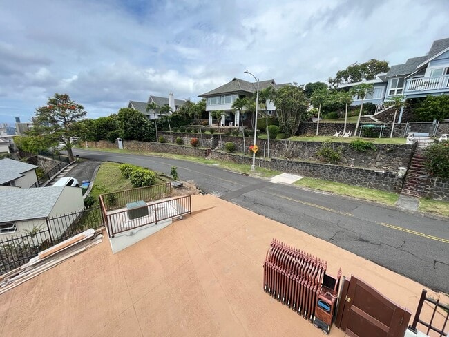 Building Photo - Prestigious Makiki Home For Rent 7BD 4BA with Split AC & Panoramic Mountain and City View!