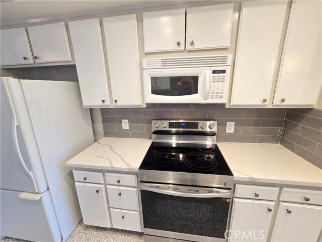 Building Photo - 8828 Pershing Dr
