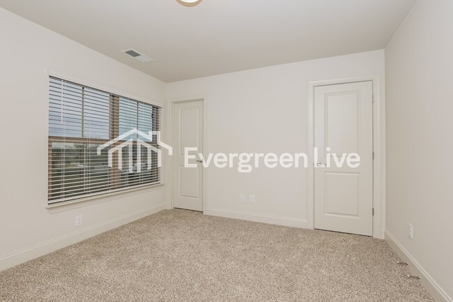 Building Photo - 738 Elkins Dr