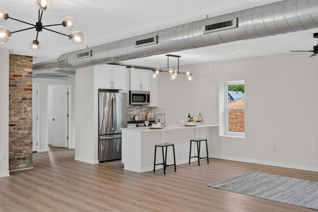 Building Photo - 2993 S Clement Ave