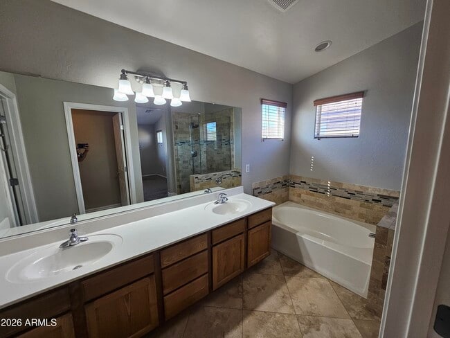 Building Photo - 3936 E Minton St