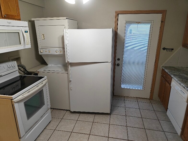 Building Photo - 1378 Thrush St