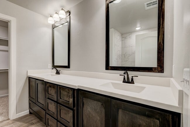 Building Photo - 710 League Cir