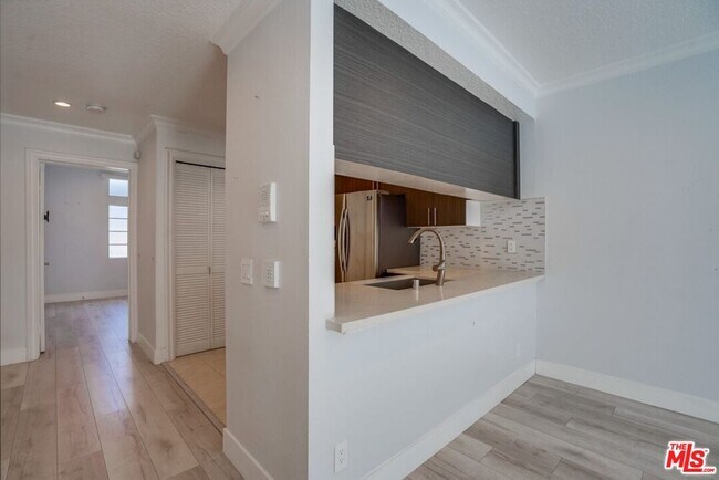 Building Photo - 1034 S Shenandoah St