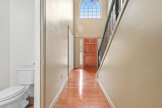 Building Photo - 45 Wyndmont Way