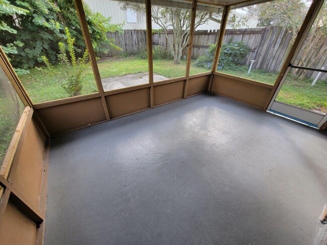Building Photo - BEAUTIFUL 2/1/1 864Sq. Ft. with tile/wood ...