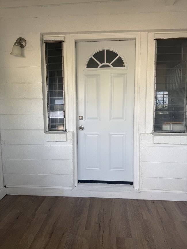 Building Photo - 1154 W 22nd St