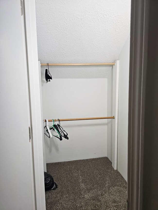 Building Photo - For rent! 2 bedroom 1 bath