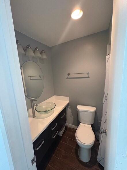 Building Photo - 6505 Green Valley Cir