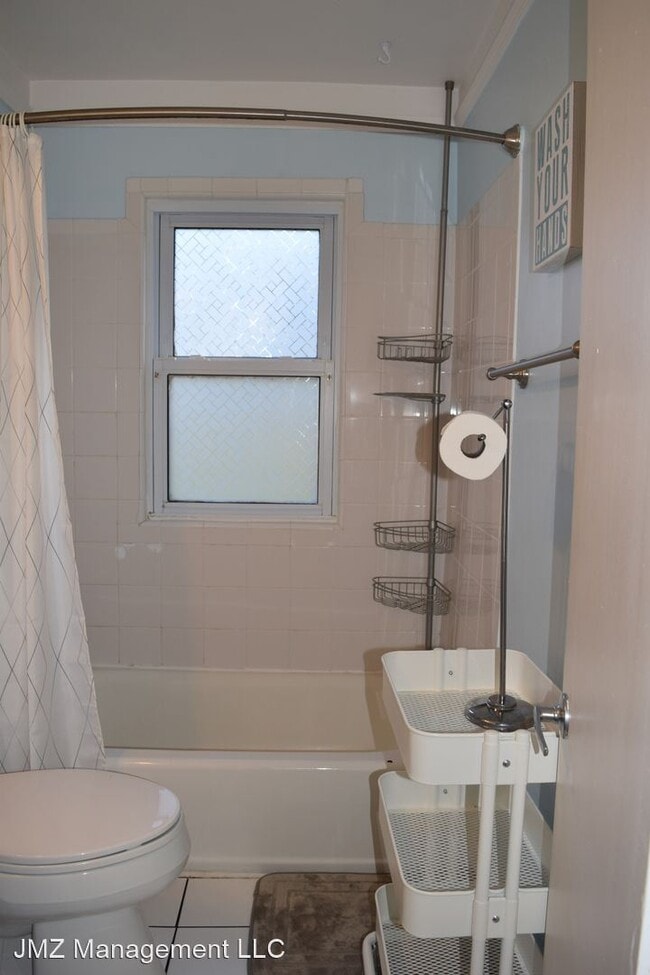 Building Photo - 2 br, 1.5 bath House - 1428 Pontiac Trail