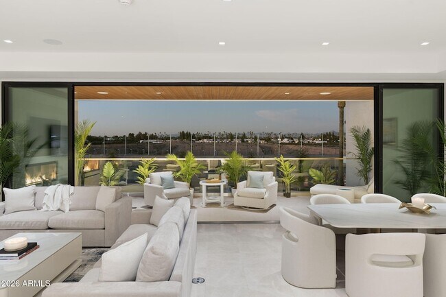 Building Photo - 6587 N Palmeraie Blvd