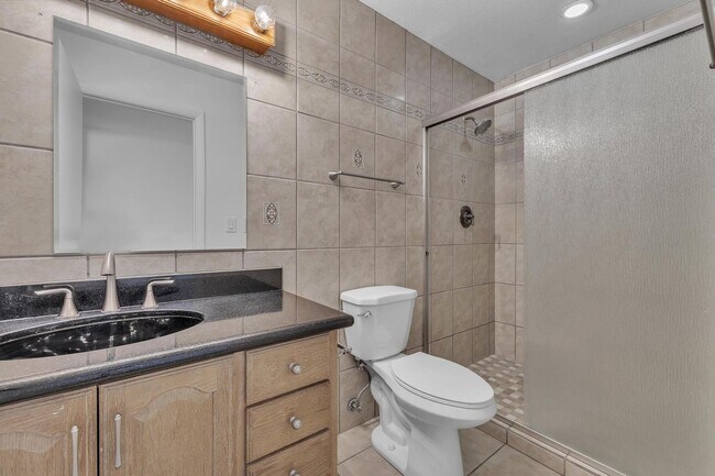 Building Photo - ASU 5 BEDROOM/ 2 BATH WITH POOL!!