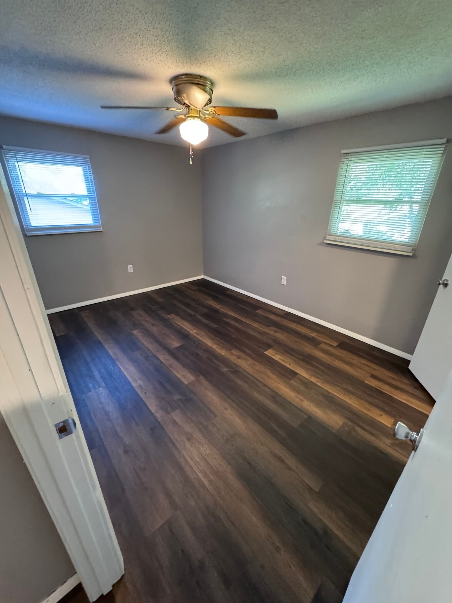 Master bedroom - 205 S Forester Dr