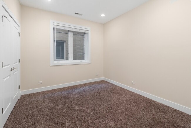 Building Photo - 3508 N Sacramento Ave