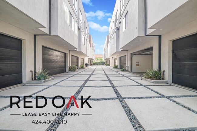 Building Photo - 18303 Oakbury Cir