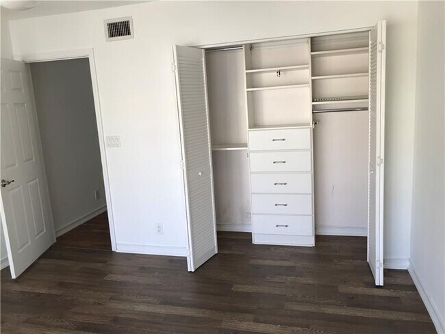 Building Photo - 101 SE 15th Ave