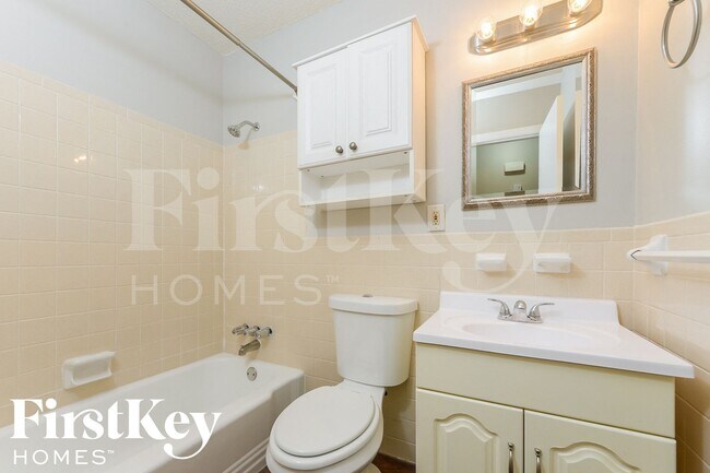 Building Photo - 8906 W 93rd St