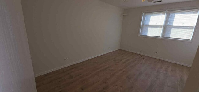 Building Photo - 445 W 37th St