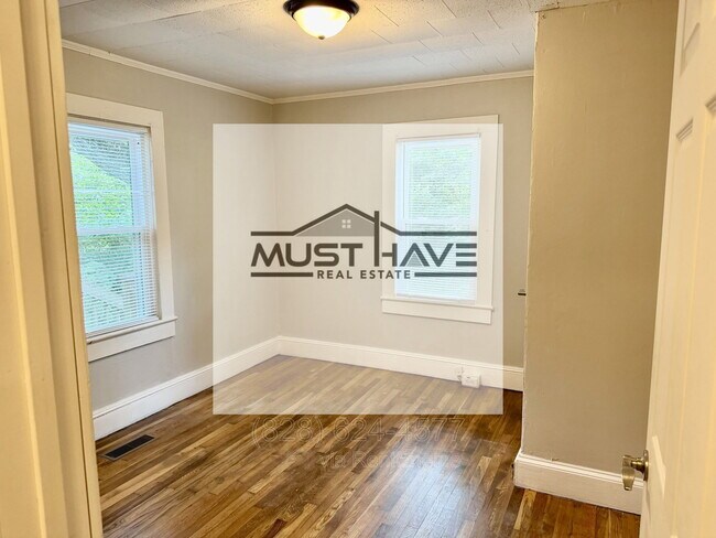 Building Photo - 515 Ridgeway Pl SW