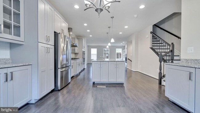 Building Photo - 513 Riversail Ln