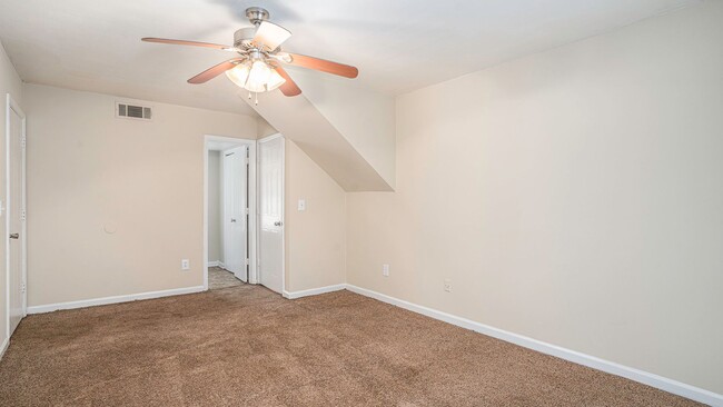 Building Photo - 3 bdrm, 2.5 bath in Lithonia