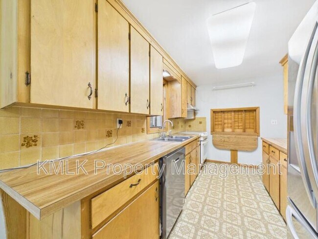 Building Photo - 5743 Brookwood Dr