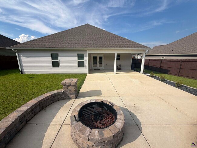 Building Photo - 521 Edgarton Way