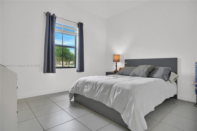 Building Photo - 151 NE 27th Terrace