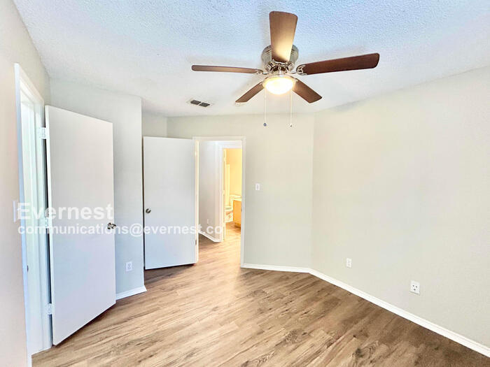 Building Photo - 10908 Deauville Cir S