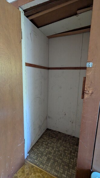 Storage unit - 2910 SE Gladstone St