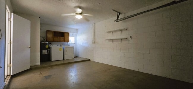 Building Photo - 10 Lynne Ln