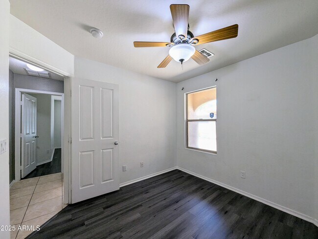 Building Photo - 13959 W Country Gables Dr
