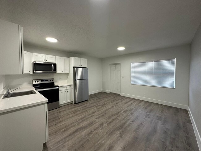 Building Photo - 3660 Apartments LLC