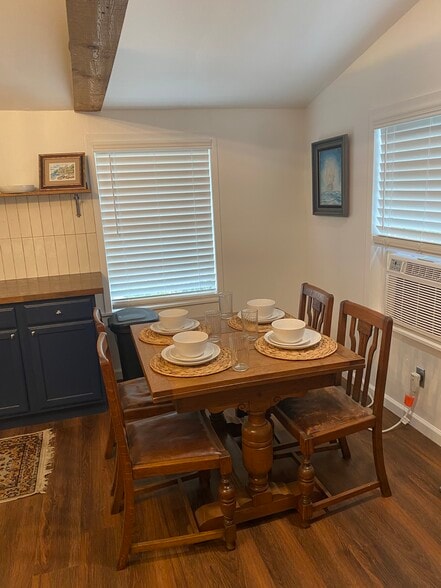 Building Photo - 802 E 26th St