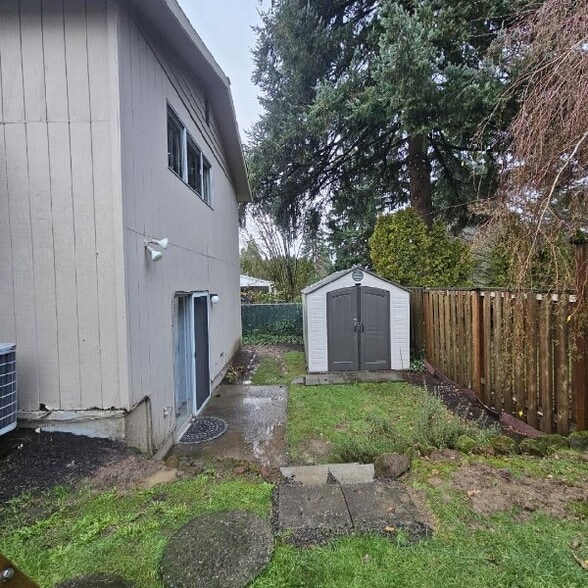 Building Photo - 12370 SW 121st Ave