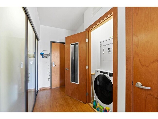 Building Photo - 15 E Franklin Ave