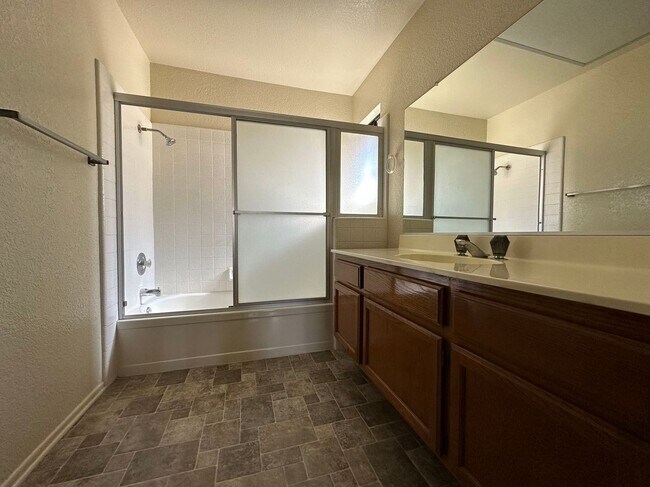 Building Photo - 3 BEDROOM HOME FOR LEASING IN Rancho Cucam...