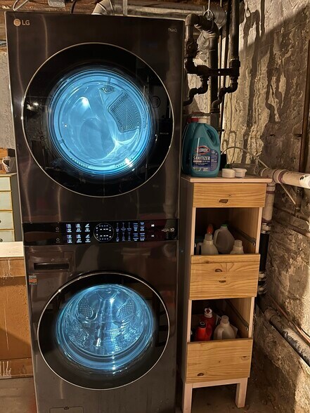 Building Photo - 6055 Woodbine St