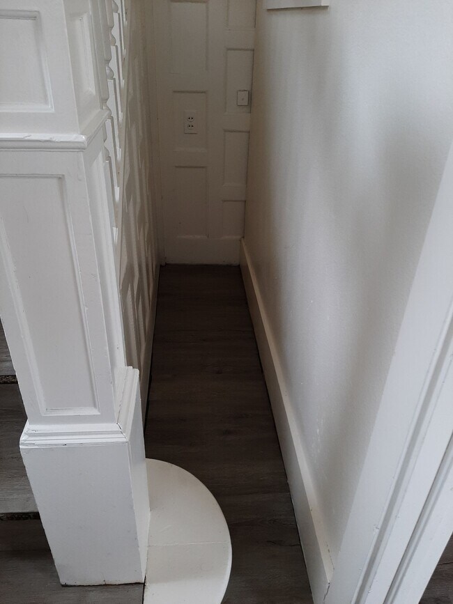 Building Photo - (1614 8th Ave)