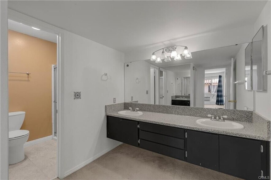 Building Photo - 1127 E Del Mar Blvd