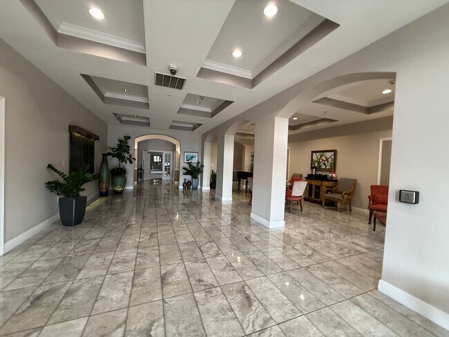 Building Photo - Spacious 2/2 Condo with Waterview in River...