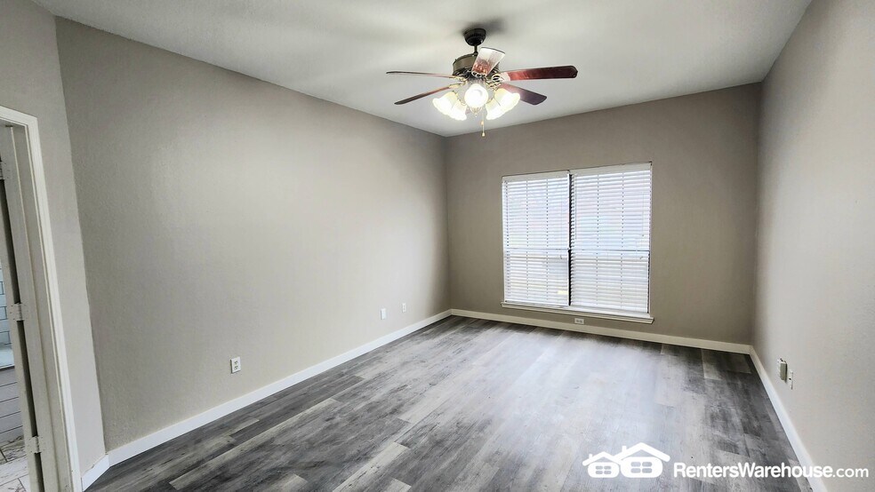 Building Photo - 1542 Glenmore Dr