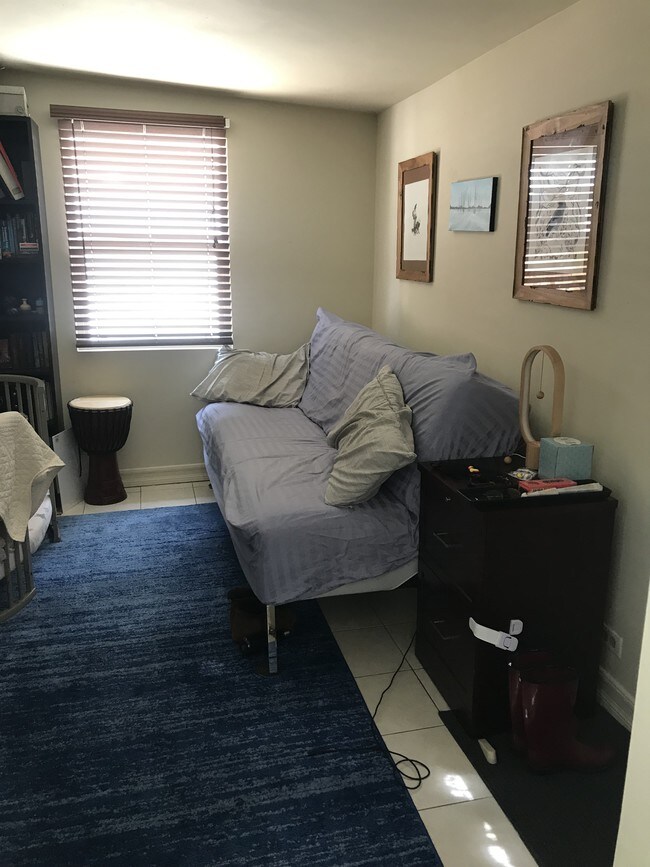 Convertible Den - 10773 Northgate St