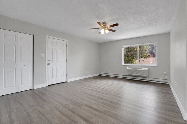 Building Photo - $1,345.00 - 2 Bed, 1 Bath Updated Unit in Denver with In Unit Laundry!